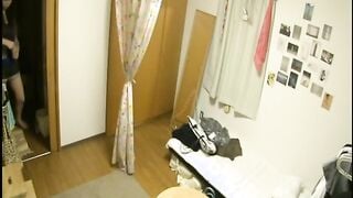 EQ-202 一個人住的女子平常過著什麼樣的生活呢？在女性家裡裝設偷拍攝影機回收販賣 2
