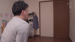 JUL-645C La despampanante madrastra con excesivo deseo sexual pidió mi polla varias veces para hacerle creampie a Aoi Mukai