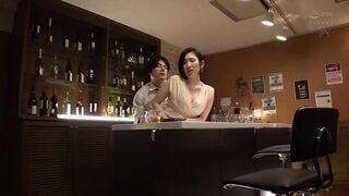 DASD-827 ヤレそうでヤレない。美人で有名なママがいる地方で人気のスナック店。 舞原聖