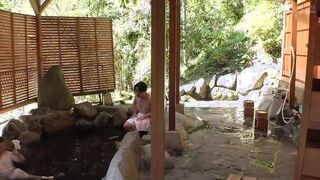 PIYO-131 男の浪漫!秘境混浴温泉を求めて・・・(下心を隠して)混浴温泉に入ったら…