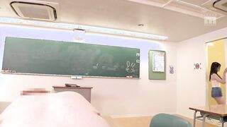 MIAA-559 เด็กเหลือขอผู้หญิงที่เลียผู้ใหญ่และหุบปากอวดดีของเธอ คว้าเธอและคอลึกของเธอ