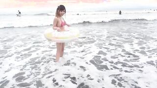 BLK-523C ビーチに連れてって バカ巨乳美女がビーチでセックス No.1美女が美紅を広げて水着を着て波に乗って絶頂！ ！