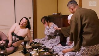 NSFS-063 超屈辱！！社員旅行で全員のおもちゃにされてしまった妻3 辻さくら