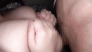 SUN-045 挟射露出 笑顔がキャワいいJ乳ちゃんと連れまわし温泉デート