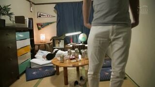 ADN-380 引退 地味な医学部の女子大生と四畳半の狭い部屋でヤリまくった。 伊賀まこ