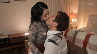STARS-526 人気エロカワ美容師みなもさんは実はとんでもなくキス魔 お客様をべろち…