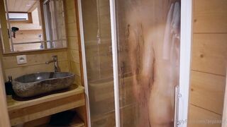 [中仏カップル❤️セックス日記] 一緒にシャワーを浴びるたびにこうなります、とても恥ずかしいです、トイレで後ろから美尻を犯します、とても興奮します、透かしなしの高解像度720Pオリジナルバージョン。