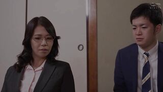 MOND-228 Shizuka Momoi com a chefe que ela admira