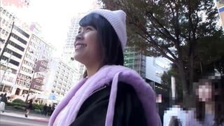 300MAAN-357 Hina-chan, une pom-pom girl super mignonne qui appartient au club de pom-pom girl d'une prestigieuse université A, est une femme super érotique obsédée par le fait de plaire aux hommes avec son corps érotique égoïste et ses techniques habiles 