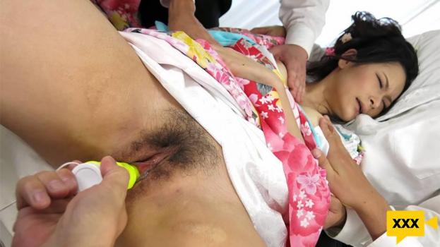 ⁣Ako Nishino - Kimono Lady Ako Nishino gets a gang of men to fuck her