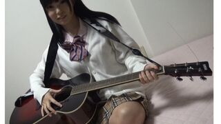 FC2-PPV-365418 【2000年代三大吉他女歌手】YUI、miwa，另一個是誰？ ？ ？
