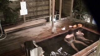 SDMU-080 温泉街で見つけた大学卒業旅行中の友達同士の男女が「混浴モニター体験」初めて見せ合う全裸姿に友達同士は入浴中に火が付くまで何分？