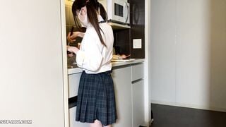 FC2-PPV-3049060 白ソックスと制服を纏ってさながら中◯生のみくちゃんと料理をしたり初恋の話をした後に制服生中だしセックス　【レビュー特典：高画質版＋未成熟ボ