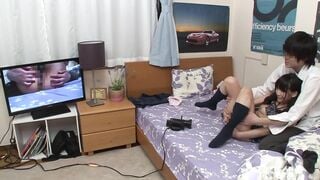 HUNT-778 一生童貞のまま終わりたくない僕はクラスの実力者の子分になった！超金持ち、しかも親が町の権力者で学校では誰も逆らえない王様状態のクラスメイト。そんなクラス
