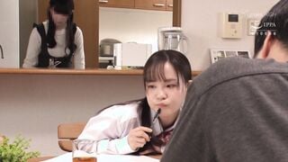 116SHH-042 ちっこい彼女の妹が…スカートの中でこっそり生ハメ逆NTR 彼女がいるのにドプドプ連続中出し ららちゃん