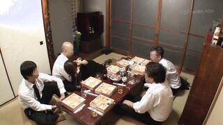 NHDTA-928 法事で帰った実家で夫の親戚たちに酔わされflatcされた喪服妻