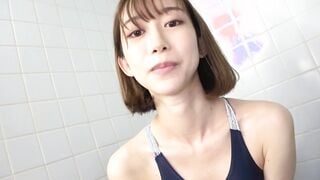 OKS-136 黒川すみれ 濡れてテカってピッタリ密着 神スク水 可愛い女子のスクール水着姿をじっとりと堪能！着替え盗撮から始まり貧乳から巨乳にパイパン、ハミ毛、ジョリワ