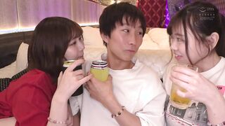 CAWD-437 幼馴染3人で5年ぶりにデート。そのままホテルで… アオハルを取り戻すように三位一体になって超密着サンドイッチされバカみたいに中出ししまくった人生で一番最