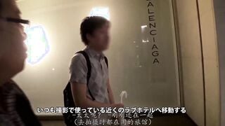 SDMT-977C 在作愛的當中偷偷矇住老婆眼睛將老公換成AV男優,以他過人的性技巧讓她幾度高潮,要不要用相機拍下最愛的老婆這一幕呢？