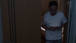JUQ-153 美尻と魔性の微笑みで僕を誘惑する人妻パーソナルトレーナー 逆NTR 栗山莉緒