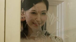 MEYD-447 上司の巨乳妻が淫語で鼓膜を犯しながらこっそり中出しを誘惑 佐山愛