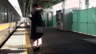 NHDTA-986 服を押さえ脱がされまいと抵抗する女に着衣越し乳首いじり痴漢の洗礼