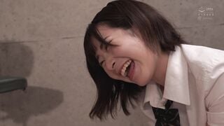 WAAA-229 Ena Satsuki, una pequeña diabólica que hace que los pezones de una profesora sensible se conecten y estimula su próstata dos veces para lograr su orgasmo anal.