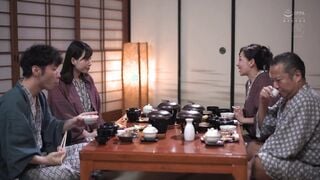 JUQ-164 夫には口が裂けても言えません、お義父さんに孕ませられたなんて…。-1泊2日の温泉旅行で、何度も何度も中出しされてしまった私。- 鷲見すみれ