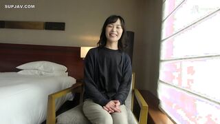 523DHT-0551 娘の同級生のお父さんと不倫中！ スレンダーでちっぱい美魔女 まゆみさん40歳