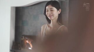 JUQ-105C ‘連一秒也無法離開視線’ 在太太老家微露胸部誘惑我的大姨子，跟她危險中出交配。 小松杏