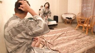 NHDTB-715 妻がいる至近距離で平然とマッサージしながらこっそりチ○ポを挿入し腰振…
