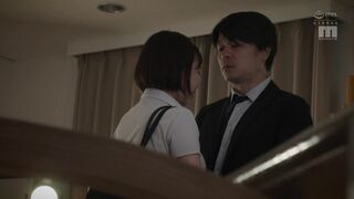 MIDV-246 Uma história sobre como minha namorada de seios grandes levou a sério um lindo funcionário sênior que fica bem de terno, Riho Shishido