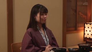 STARS-710C 因為公司出差和中年上司在溫泉旅館共處一室... 濱邊栞帆