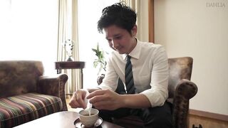 DLDSS-111 เธอเป็นผู้ชายหยิ่งผยองที่ถูกวางยาและทำให้หลั่งโดยลูกน้องของสามีของเธอที่กำลังล้อเลียนเธอจนตาย...