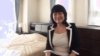 ERDM-028 ノルマに追われてる営業レディのおばさんは契約したら枕営業を許してくれるのか？4時間