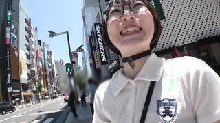 723BBH-003 新宿で生粋ドMメガネ女子と露出デート！ご主人様がいるヲタクな彼女には黒ガーターをつけて街を笑顔で露出しちゃう面が…白昼のラブホに連れ込んで、言葉責め