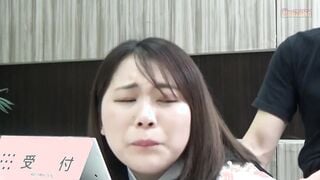 GNS-031 【受付嬢凌●！】上半身は業務中 下半身はレ●プ進行中！！気丈な振る舞い、献身的な対応の女性たち。 『声出すんじゃねーぞ！そのまま仕事をしとけ！』