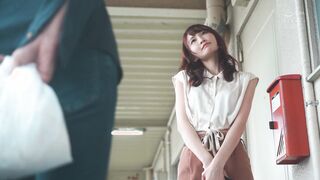 ATID-549 毎晩セックスの声が大きいお隣さんは 夫の留守中、欲求不満で僕を誘惑。 汗だくになって一週間ヤリまくった。 天川そら