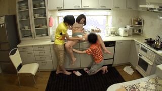 GVG-174 寝取られママは息子たちの性欲処理係 谷原希美