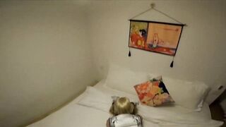 [최고의 로리타 ❤️치파오 여신] 훈련된 암캐 꼬마 로리타가 플래티넘 치파오를 입고 걸으면서 섹스하도록, 아래층 창문에서 위층 침대까지, 엿먹이고 질내 사정, HD 720P
