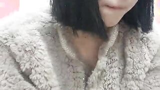 【短髮清純係美女3P雙男】全身紋身小哥，前面插嘴後面舔逼，按雙腿抽插無套內射，中場休息再來一炮，扶屁股後入爆插