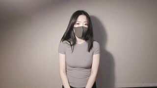 최신 슈퍼 인기 홍콩 인터넷 연예인이자 가장 아름다운 소녀 ▌HongKongDoll ▌비밀의 숲-심문 실에서 피날레를 범하다 Wu Keyiu Yao 시리즈가 완성되었습니다