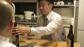 NSPS-822 夫の横でイカされまくる 寝取りファック