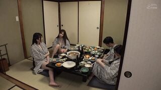 DANDY-719 混浴温泉で母親の巨乳ママ友二人に挟まれておもちゃにされた僕