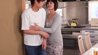 KEED-081C 처음 여자친구가 생겼을 때...처음 여자친구의 엄마에게 끌려간 타마키 카호