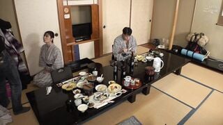 DANDY-703 「愛する妻が絶倫AV男優に抱かれ感じている姿を見たい！相部屋になったデカチン男に嫁を何度も中出しさせる寝取らせ温泉旅行」