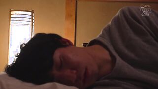 JUFE-454C 跨騎女兒的男友然後奪走第一次，超喜歡穿緊身洋裝的爆乳辣妹媽媽！ 佐山愛