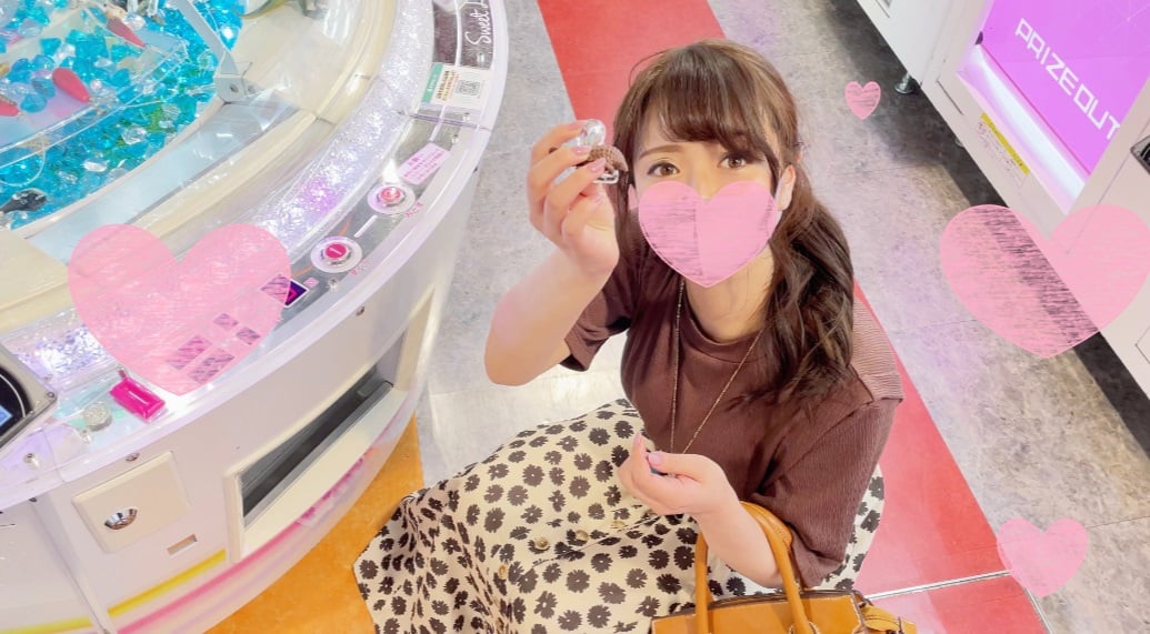 ⁣FC2-PPV-2458347 【マシュマロHカップ♡】爆乳新婚保*さん23歳 イケメンパパと晝間からいちゃラブ不倫 生チンポでギャン突きでオイルボイン激揺れ連続中出し完
