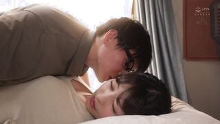 ROYD-129 妄想エロマンガを見てしまった隣のモデル級お姉さん！むっつりスケベな彼女はキンタマ空になるまで何度もセックスを求めてきた 森日向子