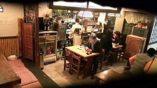 DVDES-633C 在赤坂中數百家的餐廳和小吃店中令人為之振奮的耀眼美女，F罩杯的美乳女將AV出道！ 前田里美